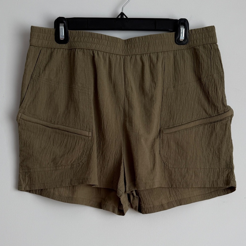 Women's Tan/Green Shorts
